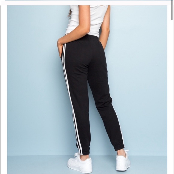 brandy melville rosa sweatpants in black - Picture 2 of 4